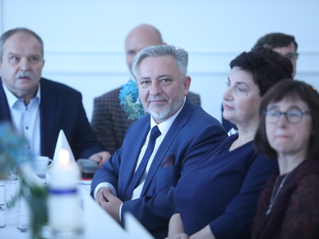 Nauczyciele i pracownicy szkół świętują. Powiatowe uroczystości [ZDJĘCIA 1]