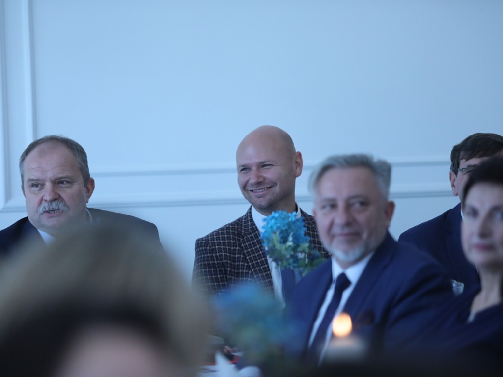 Nauczyciele i pracownicy szkół świętują. Powiatowe uroczystości [ZDJĘCIA 1]