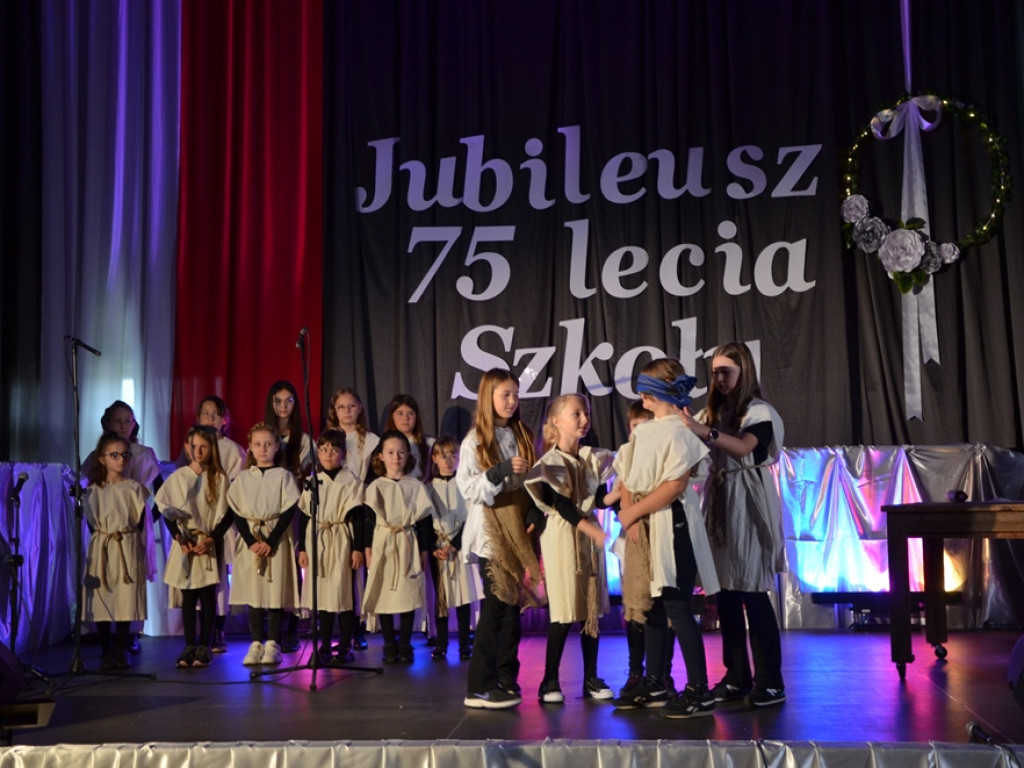 Jubileusz! Piękna i wzruszająca gala w szkole [ZDJĘCIA]