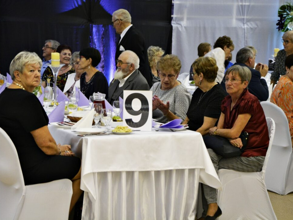 To był bal na... 200 par! [Zdjęcia]