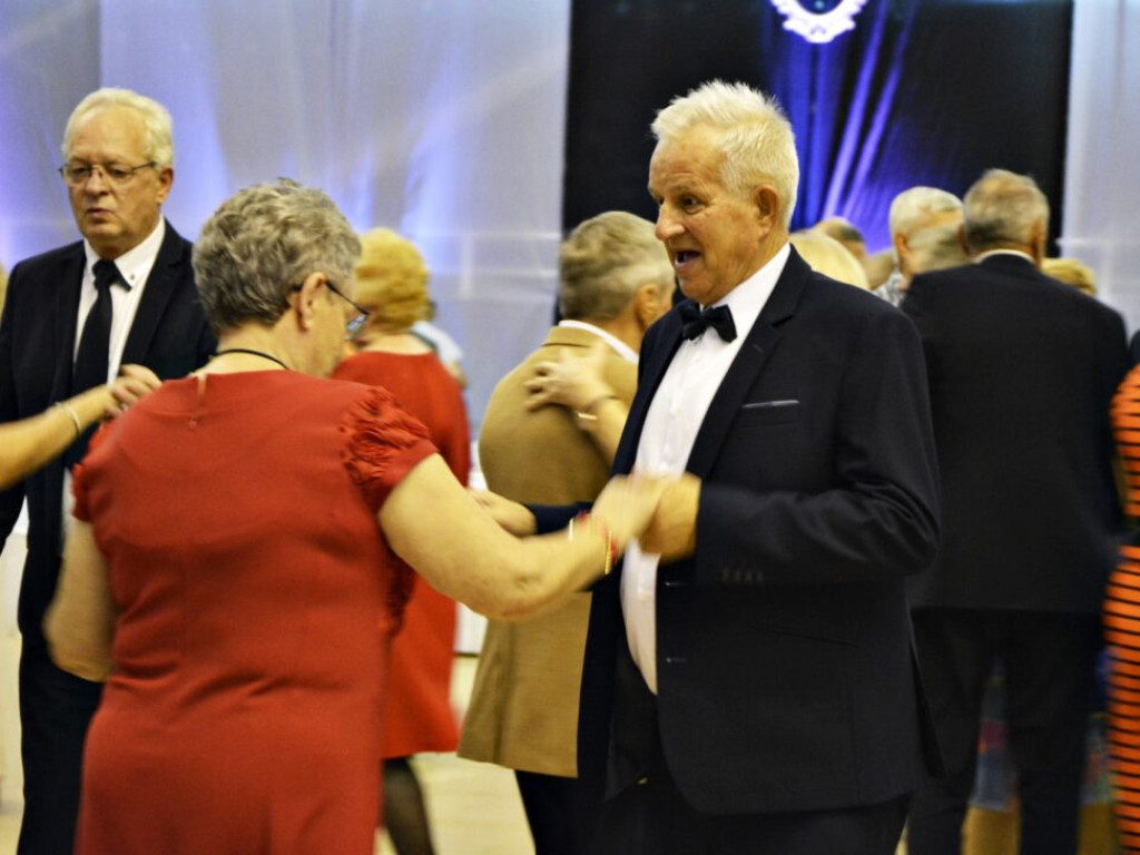 To był bal na... 200 par! [Zdjęcia]