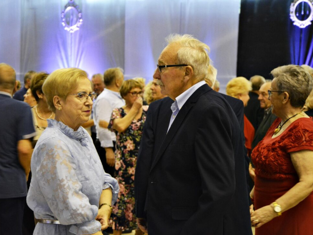 To był bal na... 200 par! [Zdjęcia]