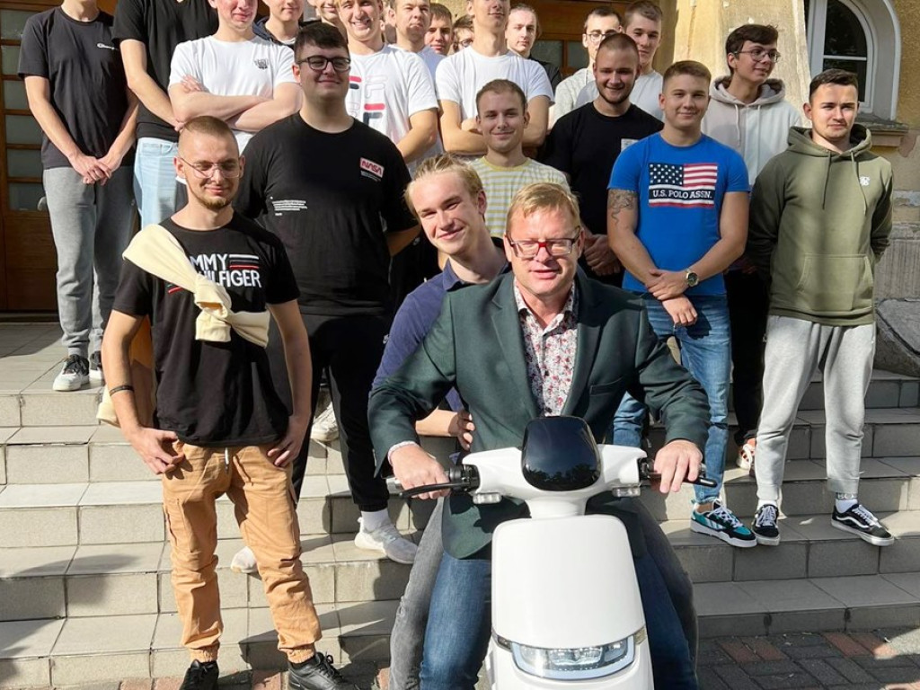 Wygrali skuter i stację do ładowania [ZDJĘCIA]