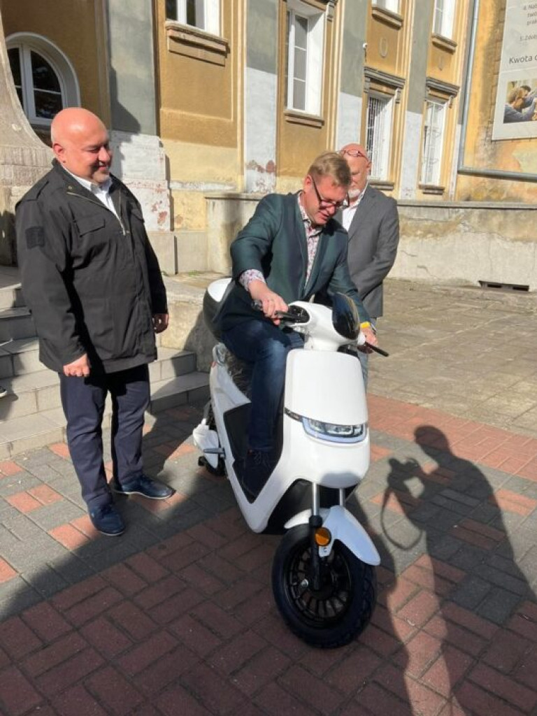 Wygrali skuter i stację do ładowania [ZDJĘCIA]