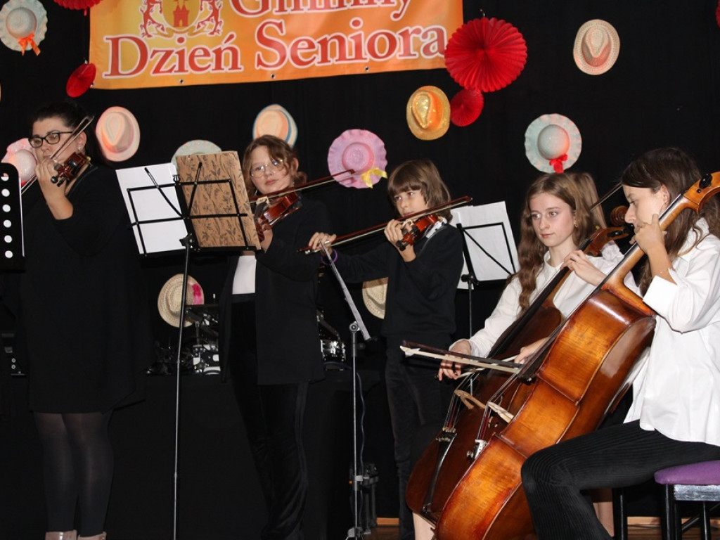 Święto seniorów. Była wspólna zabawa, konkursy i koncerty [ZDJĘCIA]