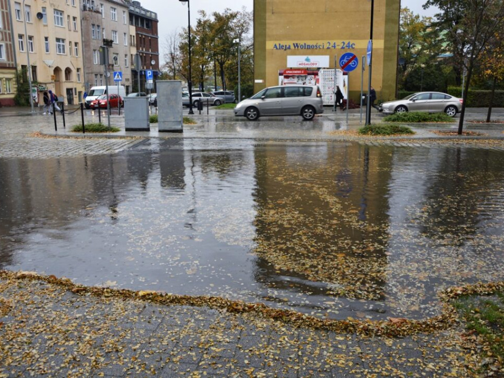 Zalało przejścia dla pieszych