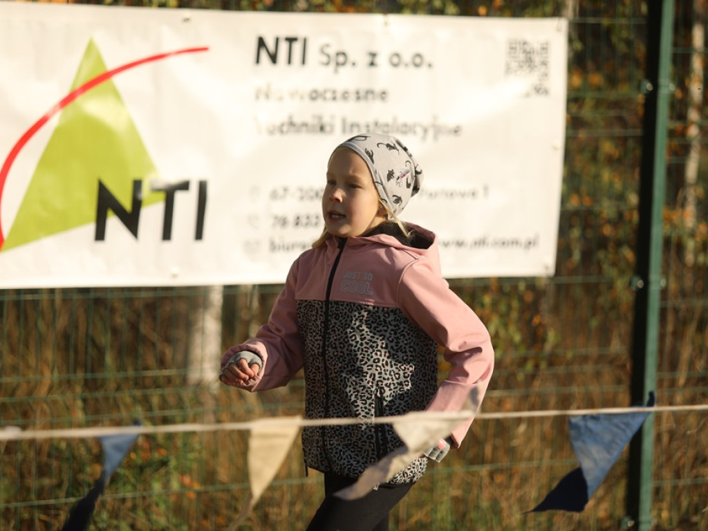 Uczniowie biegali na boisku w Jaczowie [ZDJĘCIA]