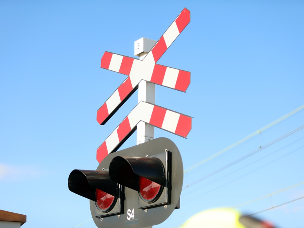 Wjechał pod pociąg towarowy [ZDJĘCIA]