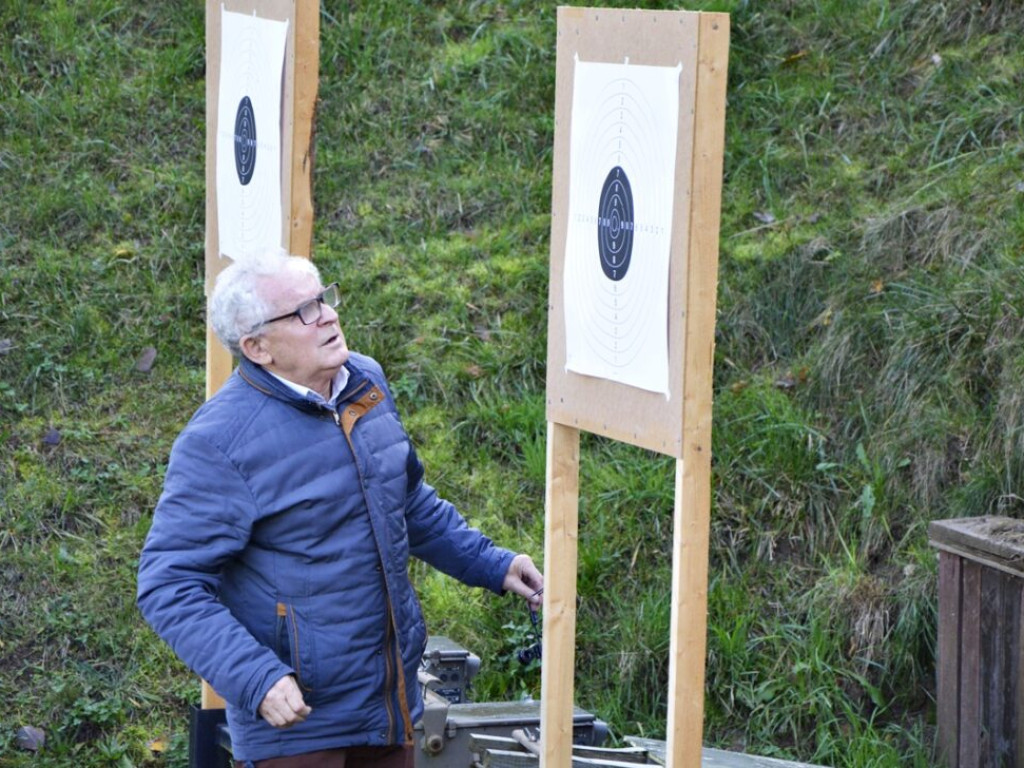 Artylerzyści i młodzież chwycili za broń. Zawody strzeleckie [Zdjęcia]