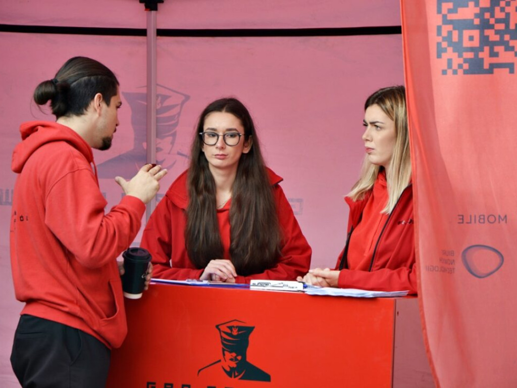 Uczą historii przez gry komputerowe. Pojazd IPN w Rynku [Zdjęcia]