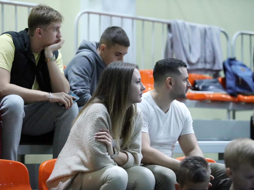 Sędziowie show i porażka Chrobrego po zaciętym meczu [ZDJĘCIA]