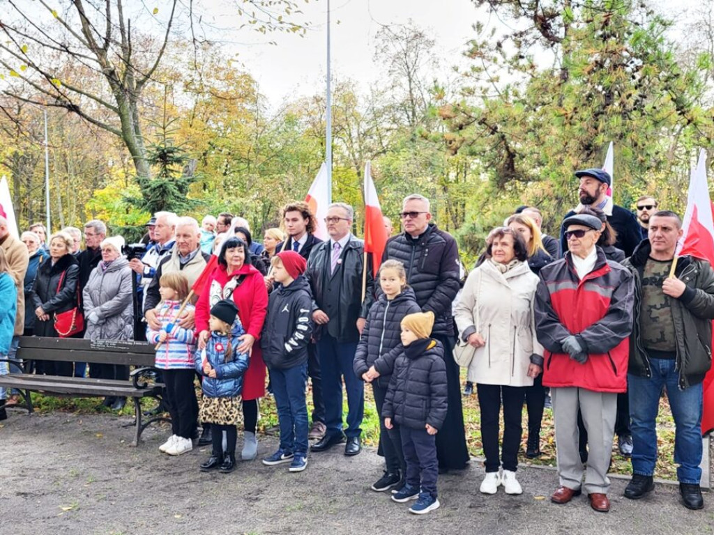 Spotkali się pod biało-czerwonym sztandarem. Uroczystości w Głogowskiej Alei Pamięci