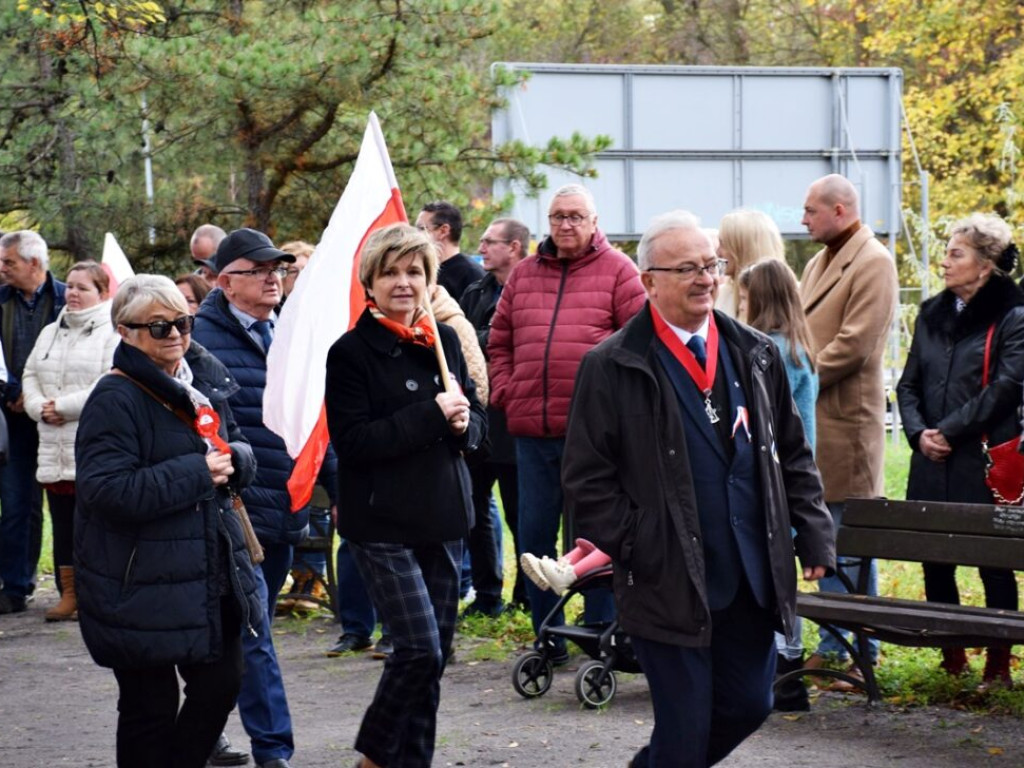 Spotkali się pod biało-czerwonym sztandarem. Uroczystości w Głogowskiej Alei Pamięci
