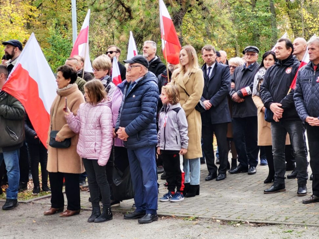 Spotkali się pod biało-czerwonym sztandarem. Uroczystości w Głogowskiej Alei Pamięci