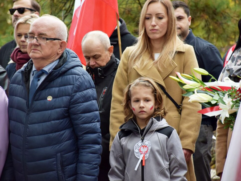 Spotkali się pod biało-czerwonym sztandarem. Uroczystości w Głogowskiej Alei Pamięci