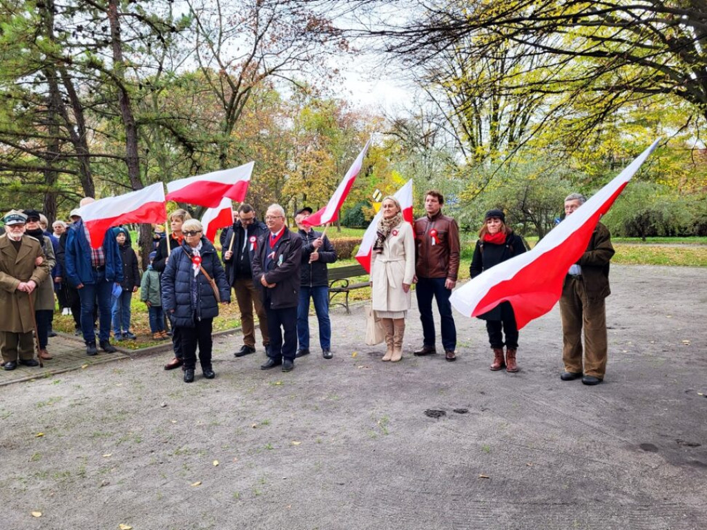 Spotkali się pod biało-czerwonym sztandarem. Uroczystości w Głogowskiej Alei Pamięci