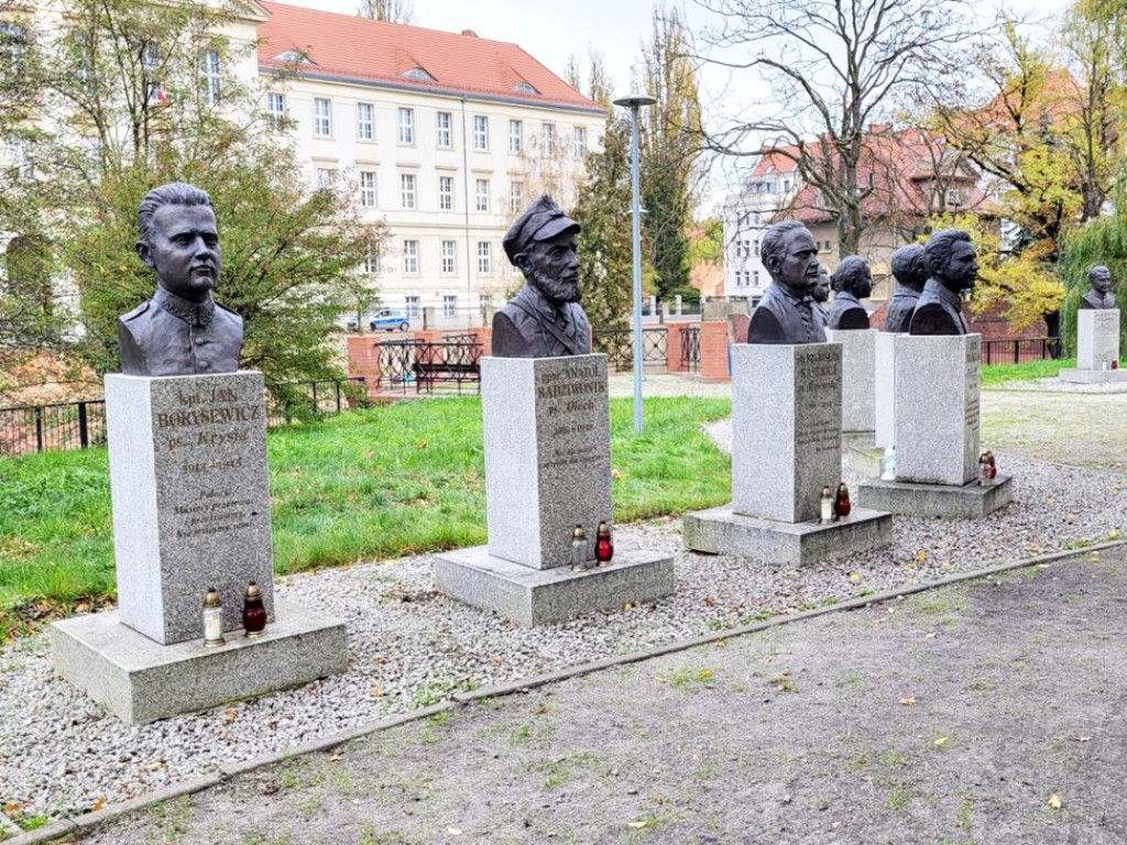 Spotkali się pod biało-czerwonym sztandarem. Uroczystości w Głogowskiej Alei Pamięci