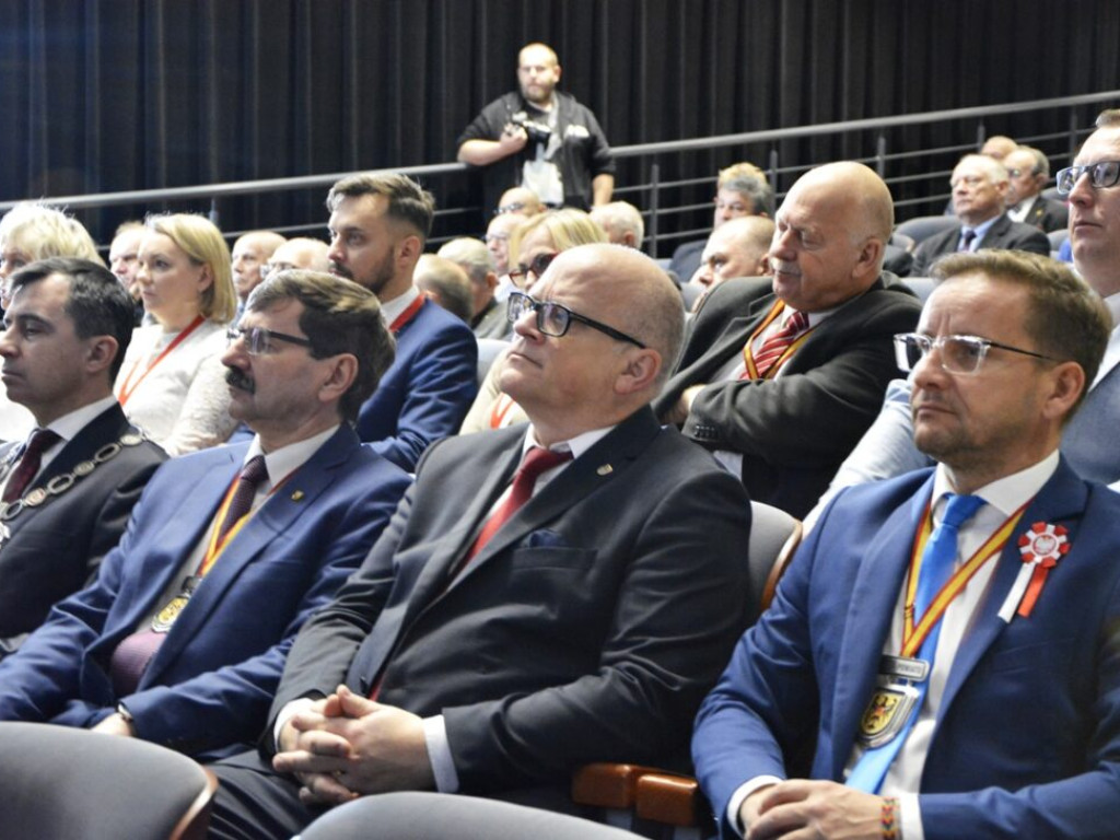 Jeździł rowerem i przekazywał miłość. Ksiądz Walkowiak z tytułem 
