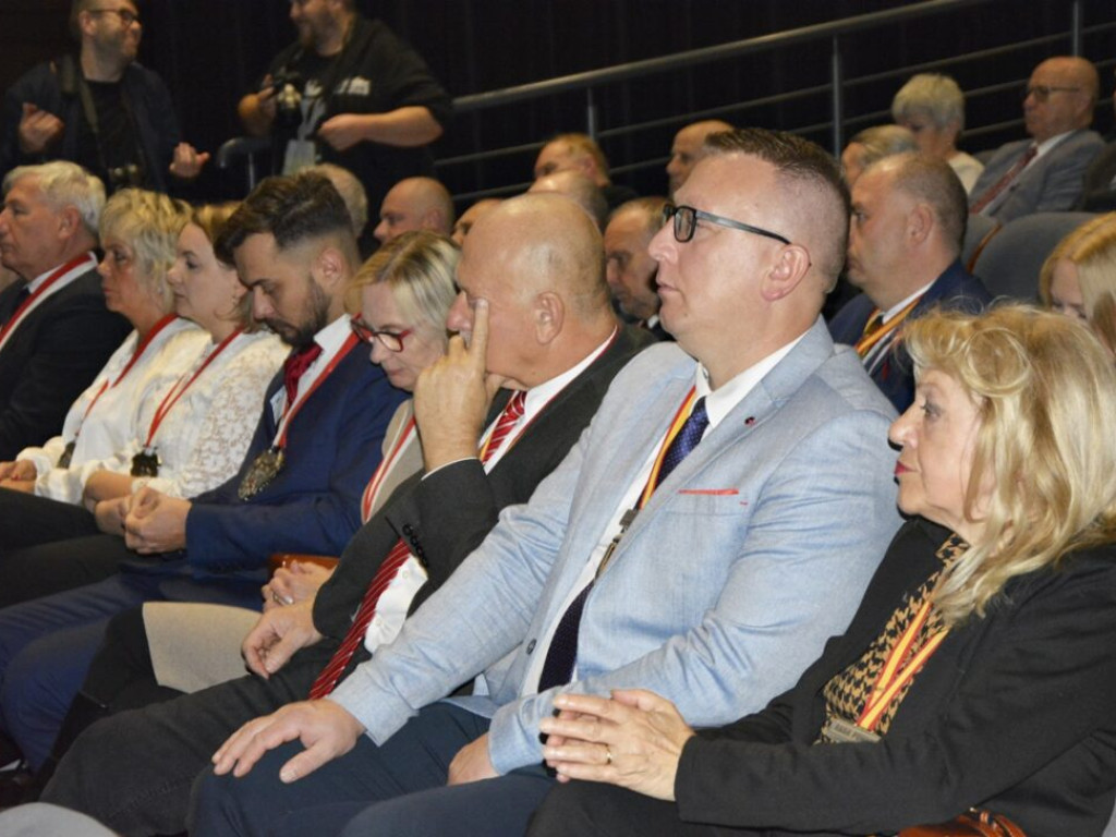 Jeździł rowerem i przekazywał miłość. Ksiądz Walkowiak z tytułem 