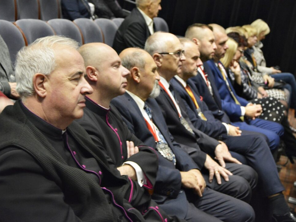 Jeździł rowerem i przekazywał miłość. Ksiądz Walkowiak z tytułem 