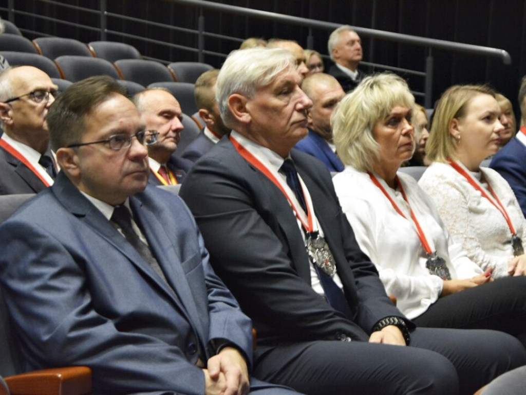 Jeździł rowerem i przekazywał miłość. Ksiądz Walkowiak z tytułem 