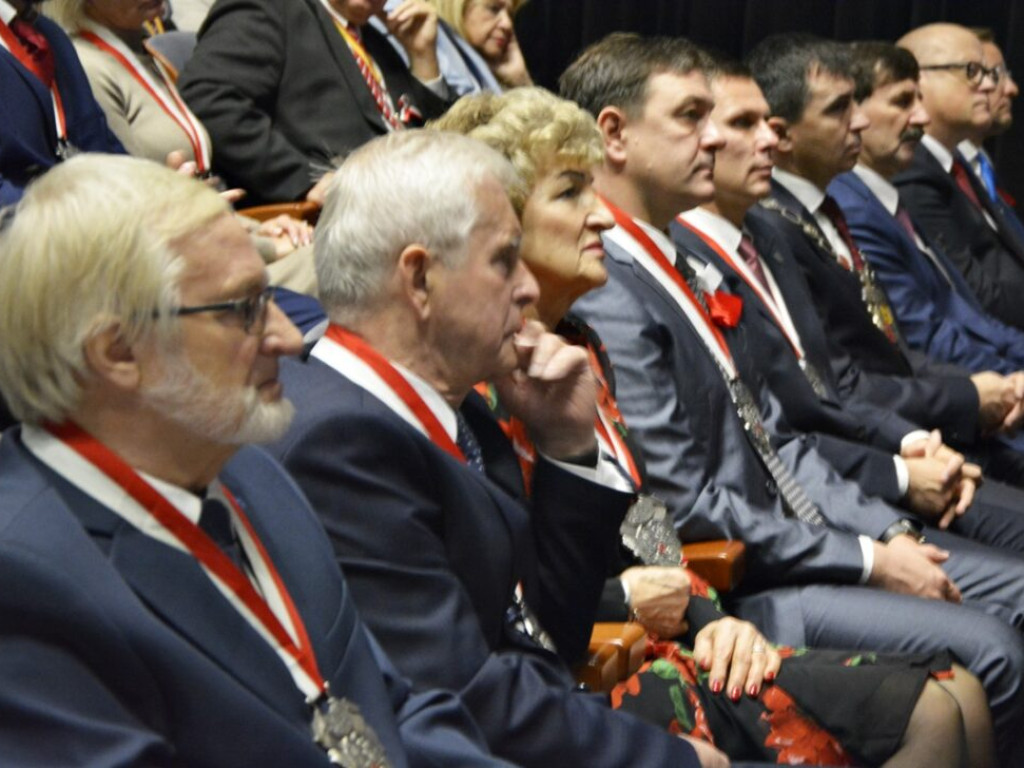 Jeździł rowerem i przekazywał miłość. Ksiądz Walkowiak z tytułem 