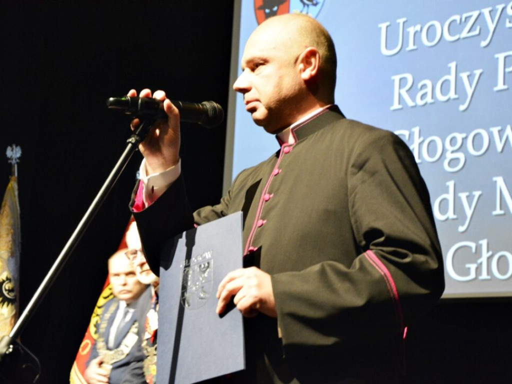 Jeździł rowerem i przekazywał miłość. Ksiądz Walkowiak z tytułem 