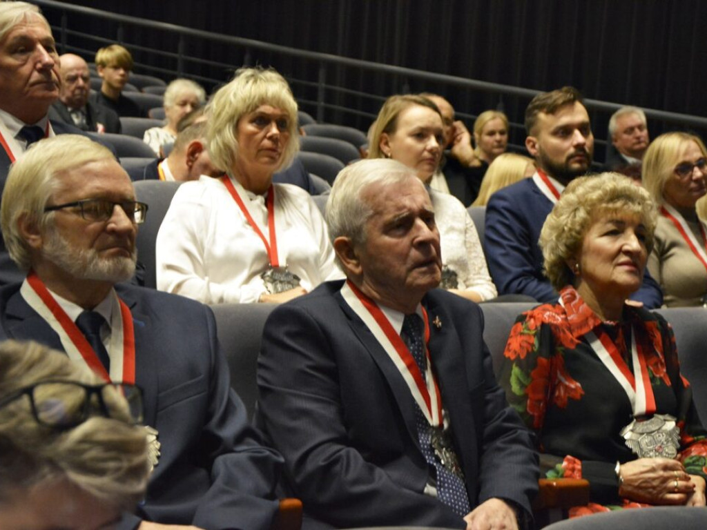 Jeździł rowerem i przekazywał miłość. Ksiądz Walkowiak z tytułem 