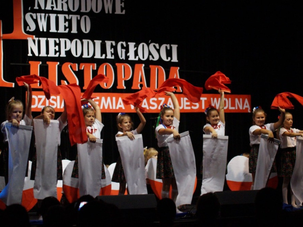 Śpiewały dzieci, śpiewali dorośli - tak wyglądało Narodowe Święto Niepodległości w Grębocicach