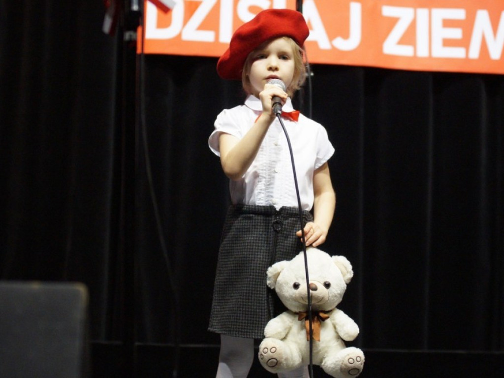 Śpiewały dzieci, śpiewali dorośli - tak wyglądało Narodowe Święto Niepodległości w Grębocicach