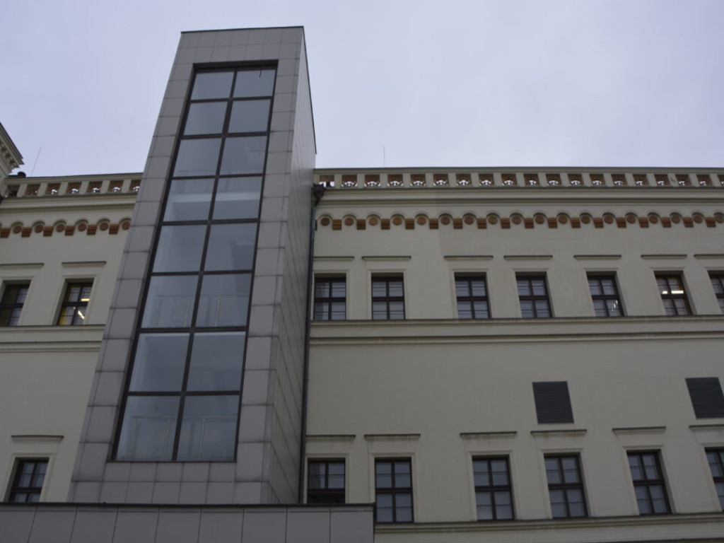Nawet prezydent tu nie zaparkuje, bo trzeba uważać na głowę