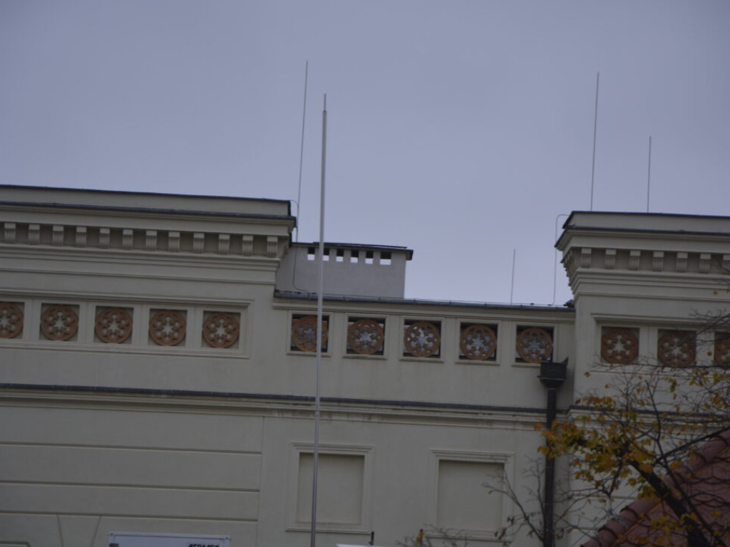Nawet prezydent tu nie zaparkuje, bo trzeba uważać na głowę