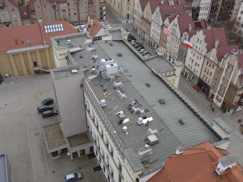 Nawet prezydent tu nie zaparkuje, bo trzeba uważać na głowę