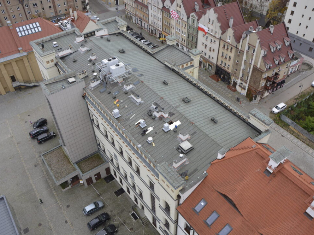 Nawet prezydent tu nie zaparkuje, bo trzeba uważać na głowę