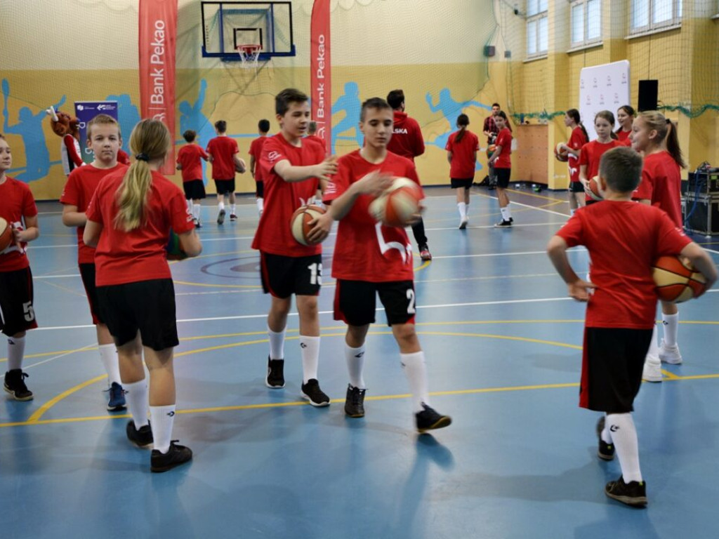 Koszykarze Zastalu trenowali głogowskich uczniów [Zdjęcia]