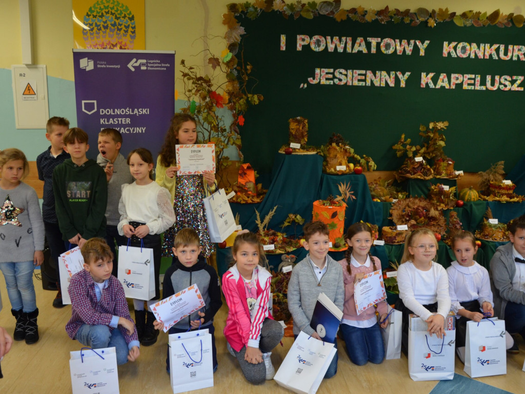 Rozdali nagrody za jesienne kapelusze. Nowa moda w Głogowie?