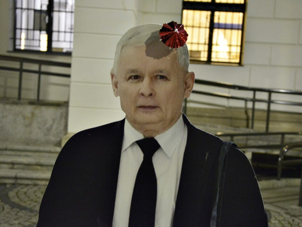 Parasolką w Kaczyńskiego. Głogowianie protestowali w obronie praw kobiet  [Zdjęcia][Audio]
