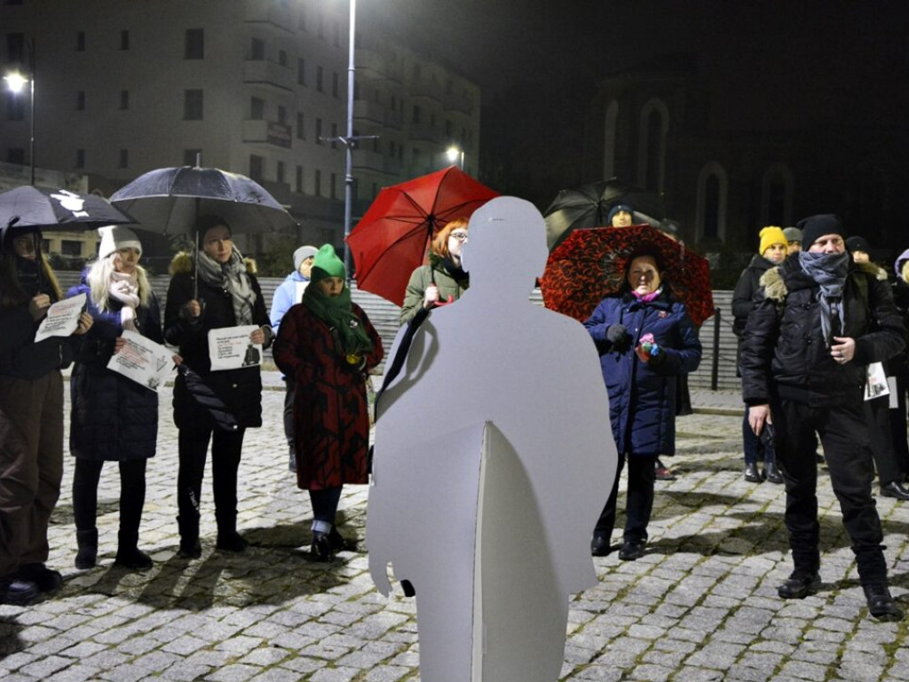 Parasolką w Kaczyńskiego. Głogowianie protestowali w obronie praw kobiet  [Zdjęcia][Audio]