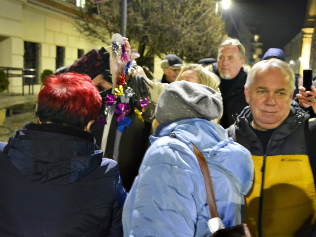 Parasolką w Kaczyńskiego. Głogowianie protestowali w obronie praw kobiet  [Zdjęcia][Audio]