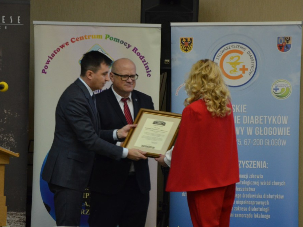 Nie niepełnosprawny, tylko z niepełnosprawnością. W Głogowie mówili o tym specjaliści z całej Polski