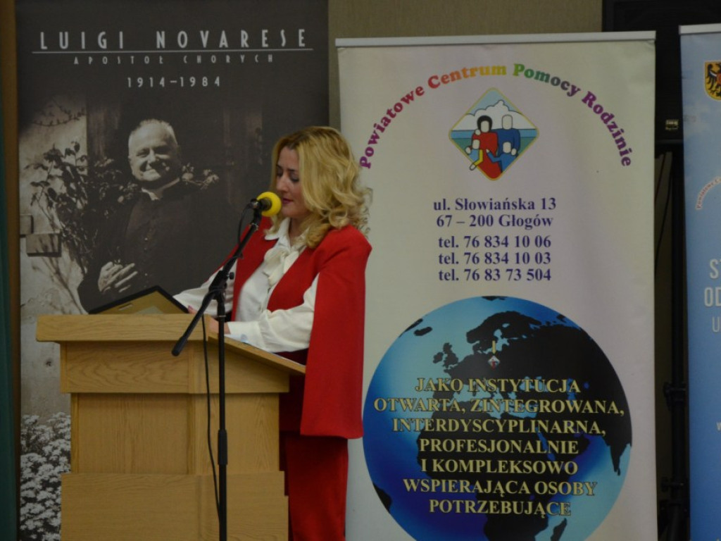 Nie niepełnosprawny, tylko z niepełnosprawnością. W Głogowie mówili o tym specjaliści z całej Polski