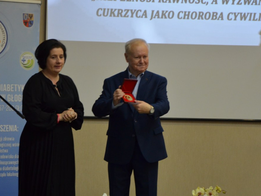 Nie niepełnosprawny, tylko z niepełnosprawnością. W Głogowie mówili o tym specjaliści z całej Polski