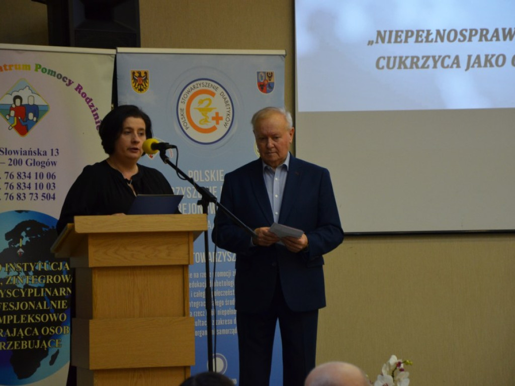 Nie niepełnosprawny, tylko z niepełnosprawnością. W Głogowie mówili o tym specjaliści z całej Polski