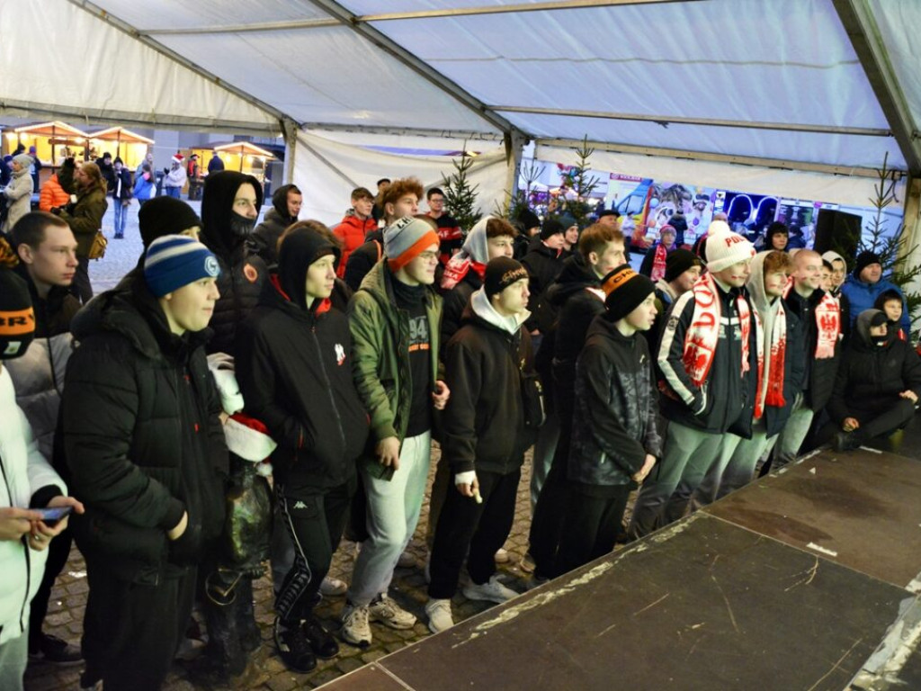 Przegrana 1:3 z Francją. Głogowianie kibicowali do końca! [Zdjęcia]