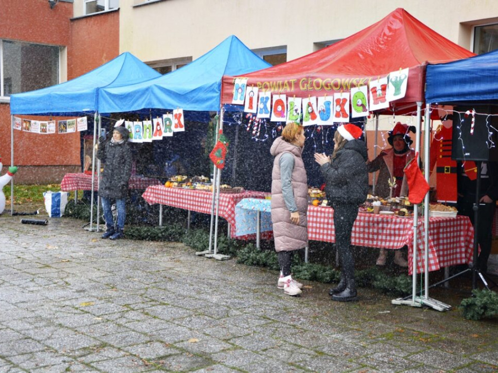 Mikołaj przyjechał wozem strażackim. Dzieci zachwycone [Zdjęcia]