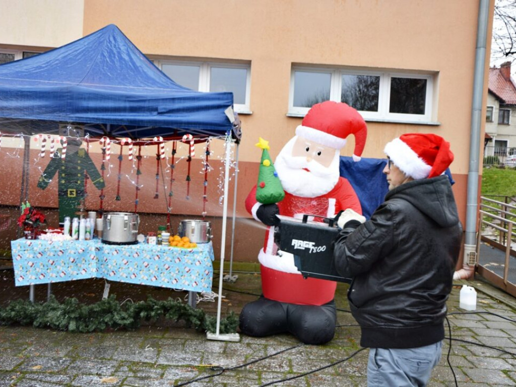 Mikołaj przyjechał wozem strażackim. Dzieci zachwycone [Zdjęcia]