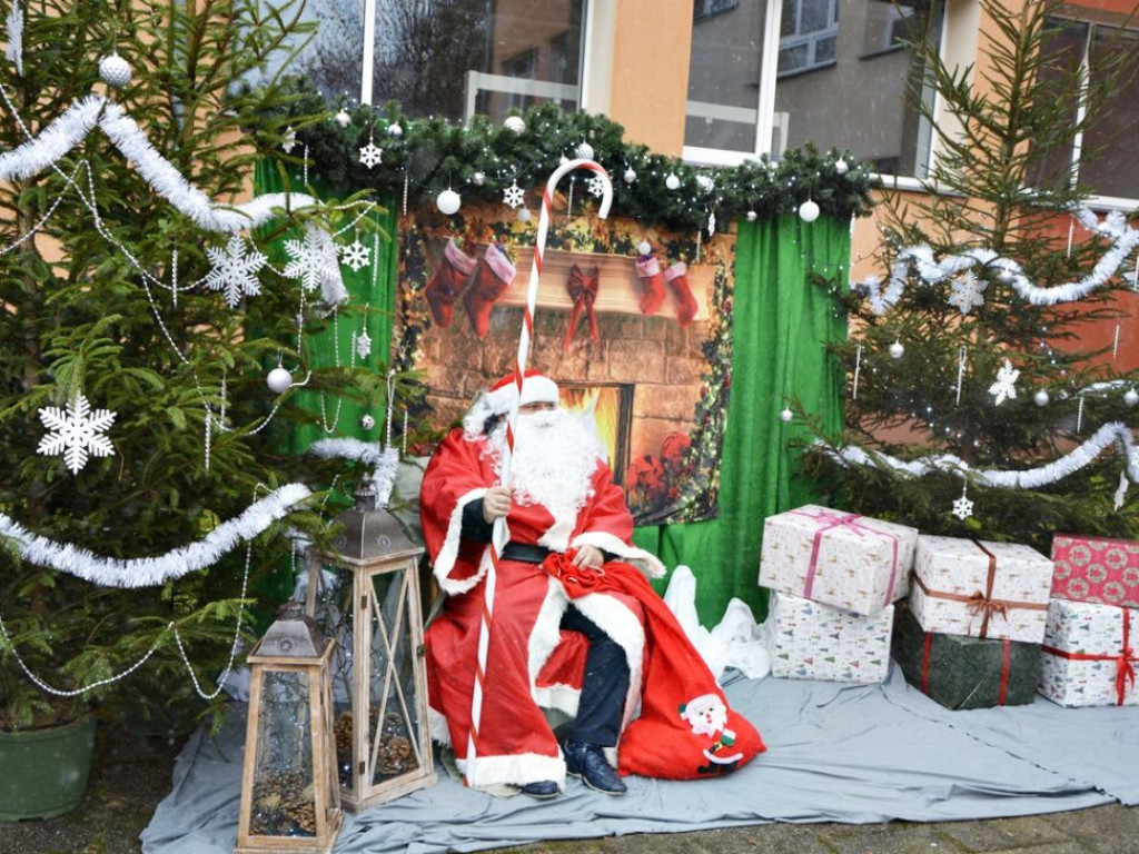 Mikołaj przyjechał wozem strażackim. Dzieci zachwycone [Zdjęcia]