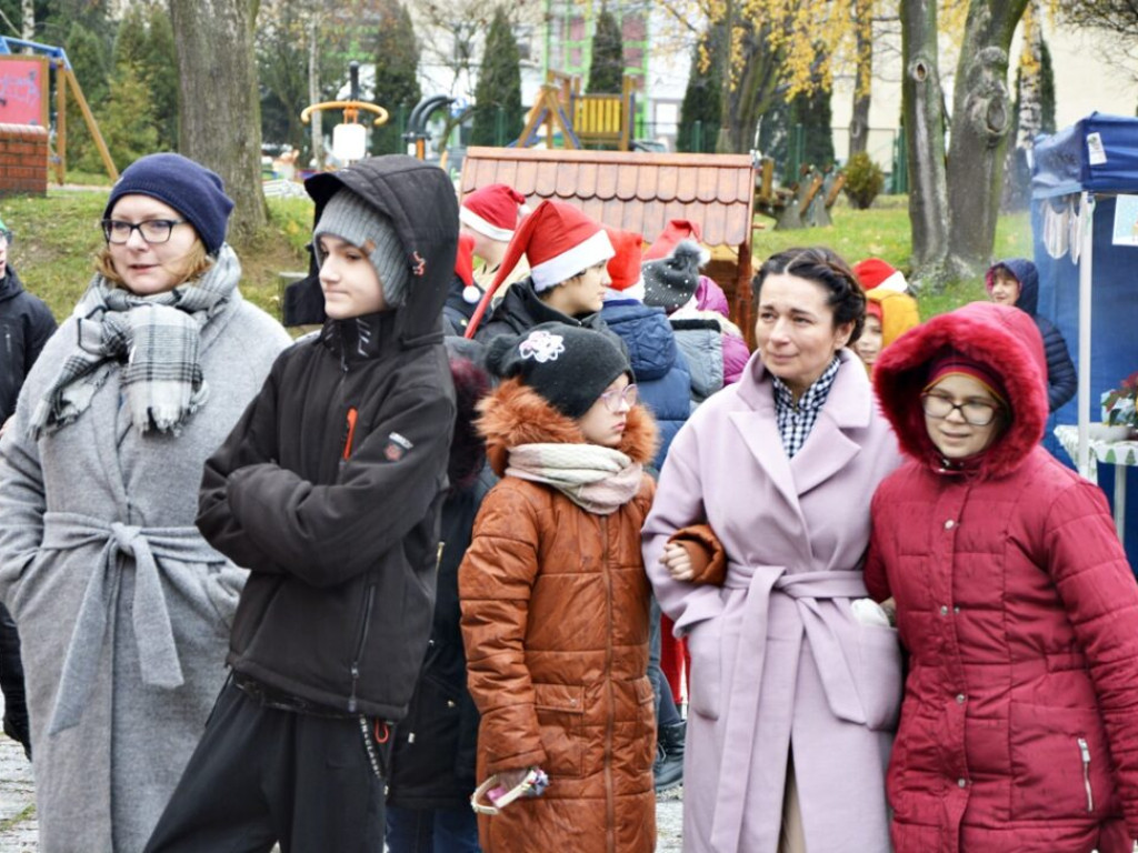 Mikołaj przyjechał wozem strażackim. Dzieci zachwycone [Zdjęcia]