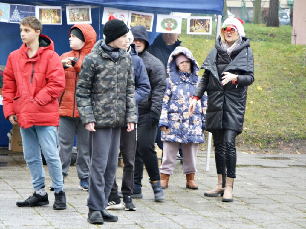 Mikołaj przyjechał wozem strażackim. Dzieci zachwycone [Zdjęcia]
