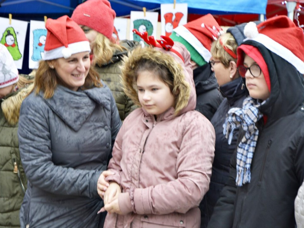 Mikołaj przyjechał wozem strażackim. Dzieci zachwycone [Zdjęcia]